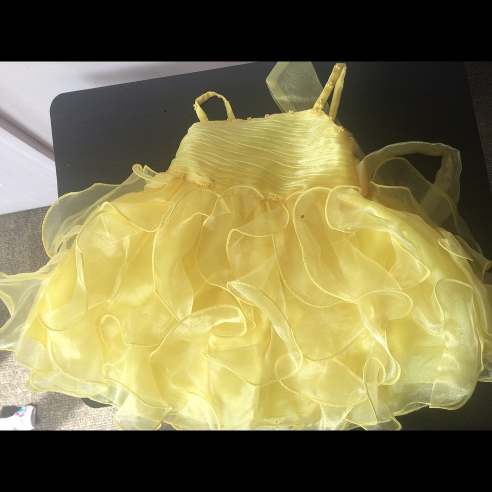 Beautiful yellow dress
